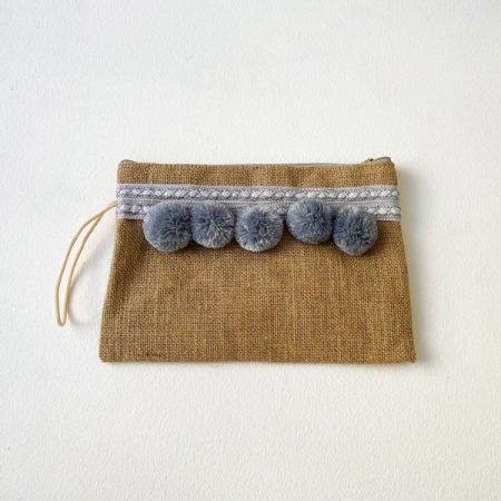 Χειροποίητο τσαντάκι με γκρι φούντες μεγάλο