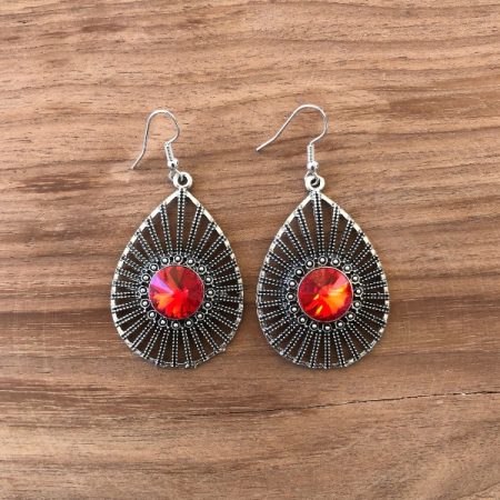 skoularikia kremasta me kokkines petres