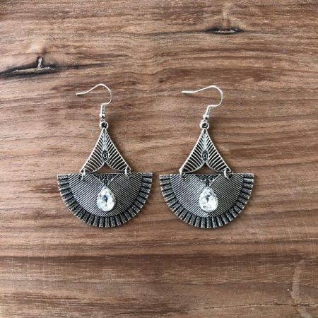 skoularikia kremasta me aspres petres